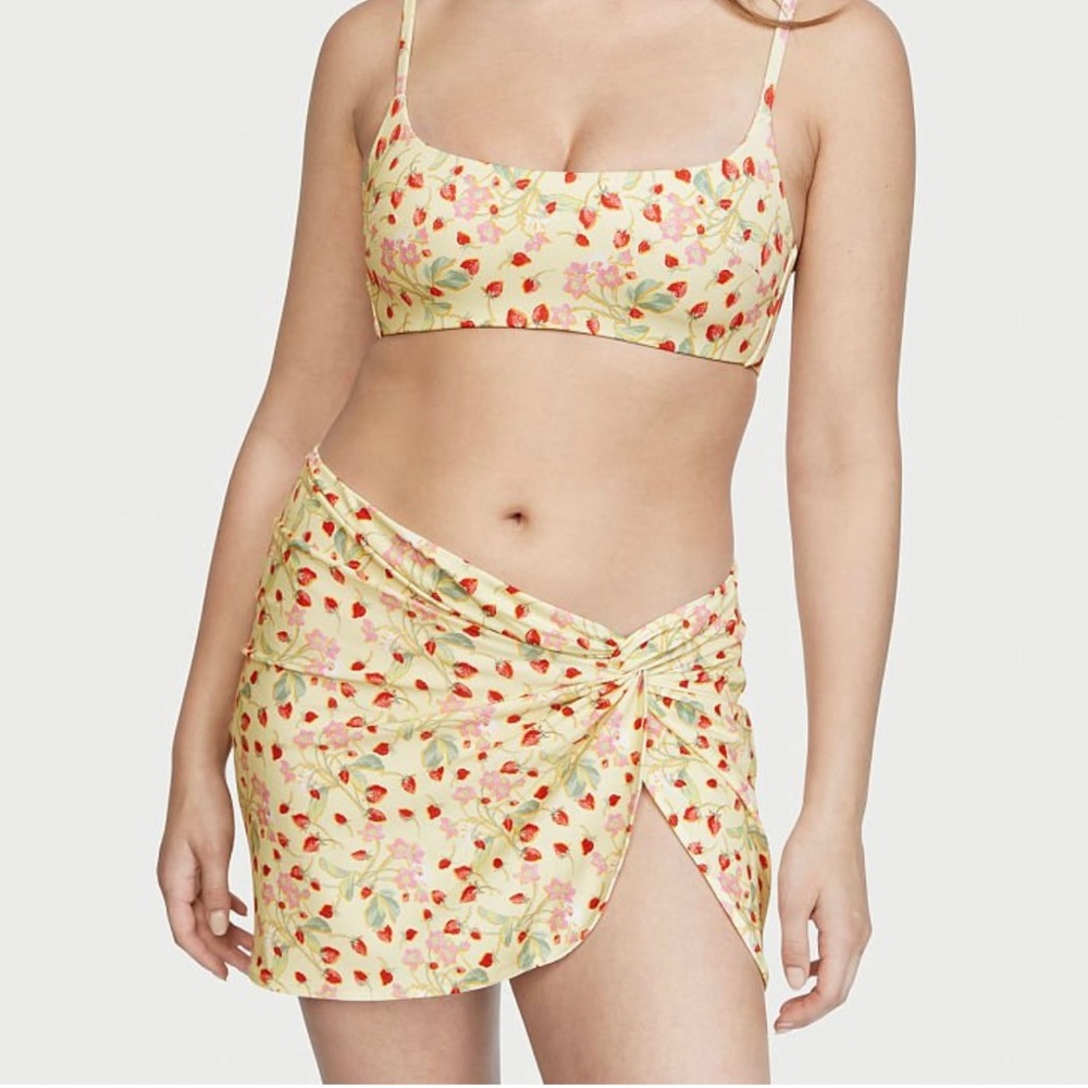 Victoria’s Secret Mini Sarong Cover-Up Strawberry XS/S NWT
